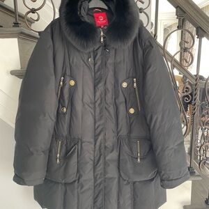 Women’s Black Down Jacket with removable Fur Trim Size 3XL